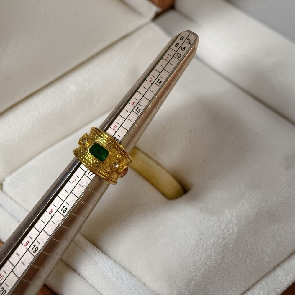 Elegant Gold and Green Ring Size 6